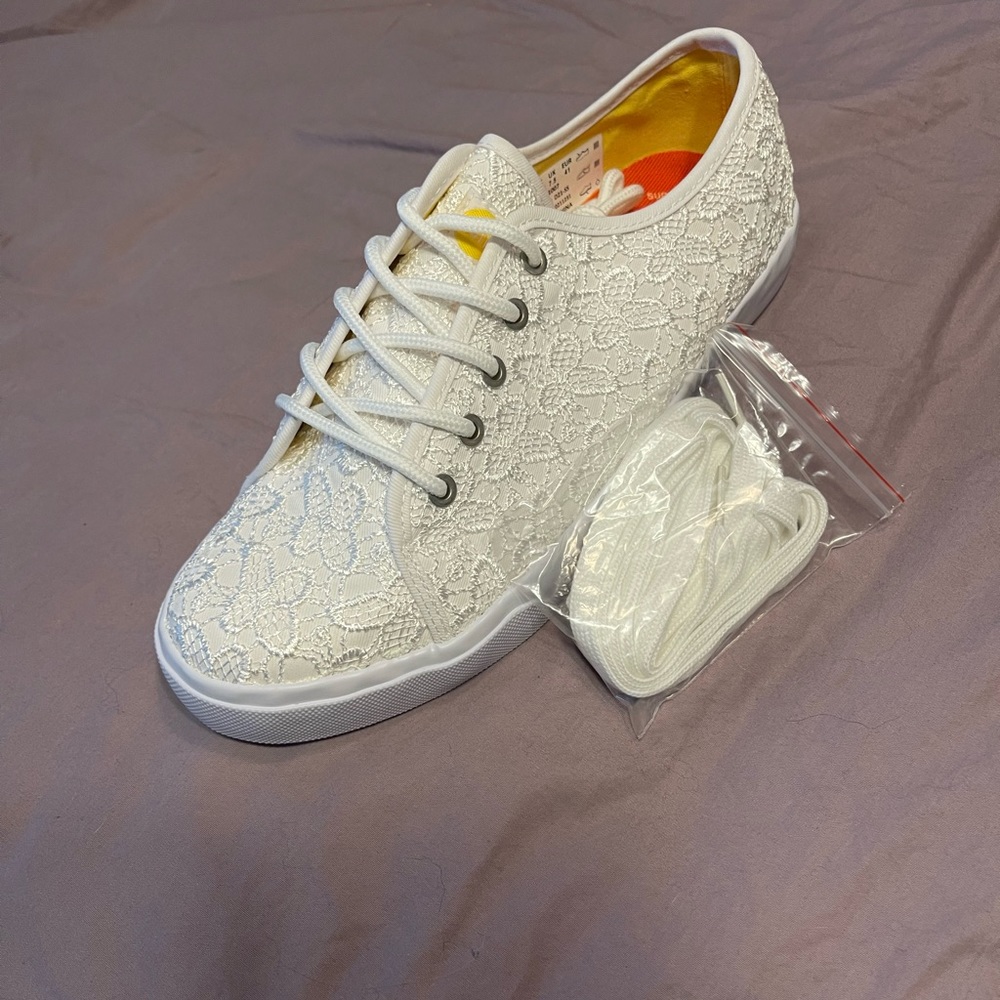 Sun shoes size 10 women’s BNIB NWT cherry blossom - Picture 3 of 5